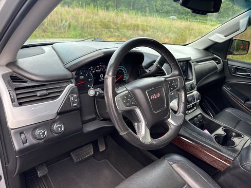 Used 2017 GMC Yukon SLT AWD/4WD image 18