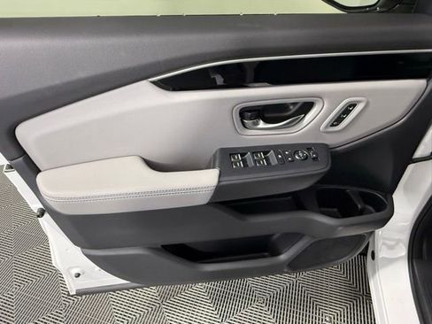 Used 2025 Honda Pilot EX-L image 14