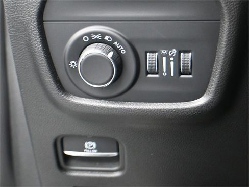 Used 2023 Jeep Grand Cherokee L Laredo image 13