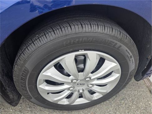 Used 2017 Kia Forte LX FWD image 12