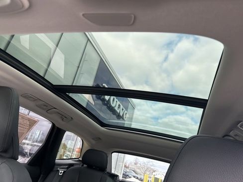 Certified 2025 Volvo XC60 B5 Plus image 24