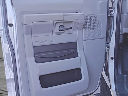 Used 2014 Ford E-350 and Econoline 350 XLT image 46