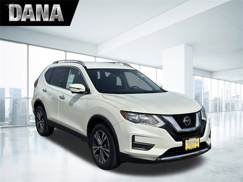 Used 2019 Nissan Rogue SV w/ Premium Package image 1