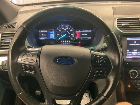 Used 2016 Ford Explorer XLT w/ Equipment Group 202A AWD/4WD image 7