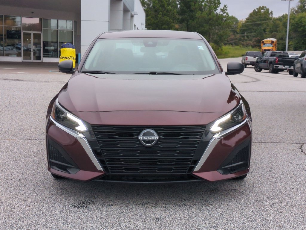 Used 2025 Nissan Altima 2.5 SV FWD image 8