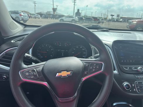 Used 2021 Chevrolet Malibu LT FWD image 14