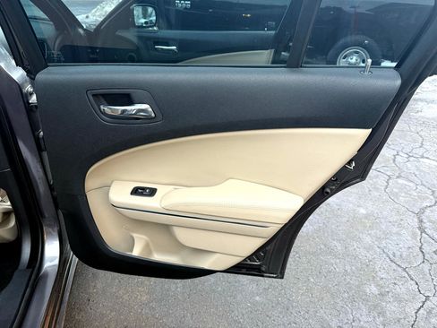 Used 2014 Dodge Charger SE image 31