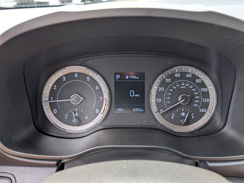 Used 2022 Hyundai Venue Limited image 27