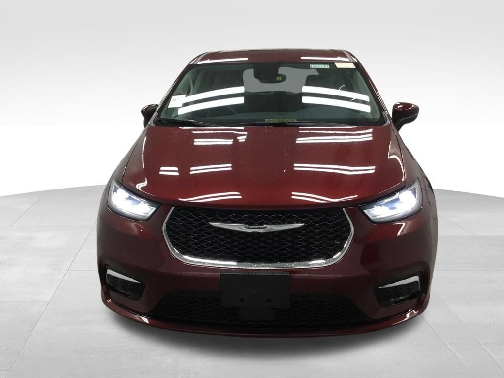 Used 2023 Chrysler Pacifica Touring-L AWD/4WD image 3
