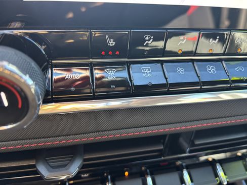 Used 2024 Chevrolet Colorado Z71 w/ Z71 Convenience Package 2 image 29