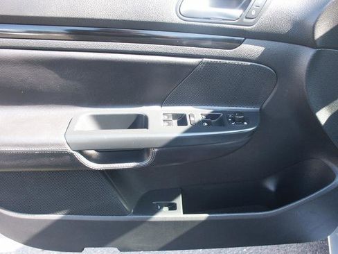 Used 2011 Volkswagen Jetta SE image 13