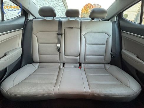 Used 2017 Hyundai Elantra Limited image 38