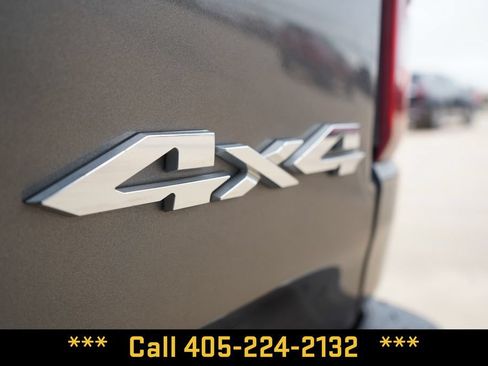 Used 2024 RAM 1500 Laramie AWD/4WD image 7