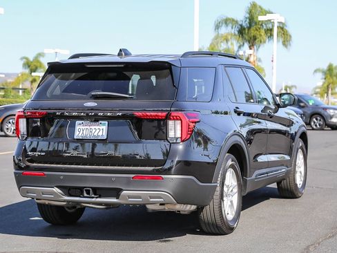 Used 2026 Ford Explorer Active w/ Active Comfort Package RWD image 4
