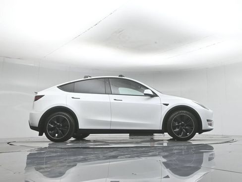 Used 2023 Tesla Model Y Long Range AWD/4WD image 44