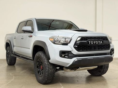 Used 2017 Toyota Tacoma TRD Pro AWD/4WD image 2