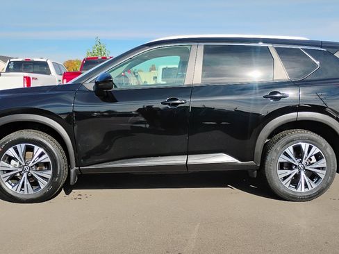 Used 2022 Nissan Rogue SV w/ SV Premium Package image 4