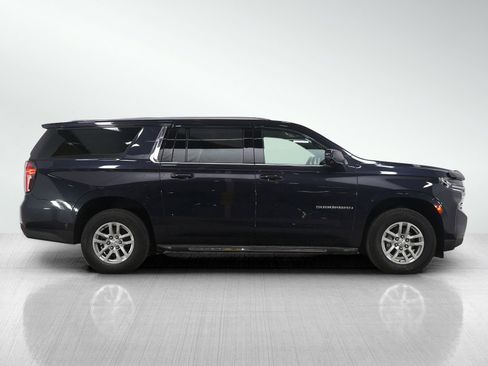 Used 2022 Chevrolet Suburban LT w/ Luxury Package image 7