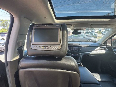 Used 2017 Cadillac XT5 Luxury w/ Driver Awareness Package AWD/4WD image 16