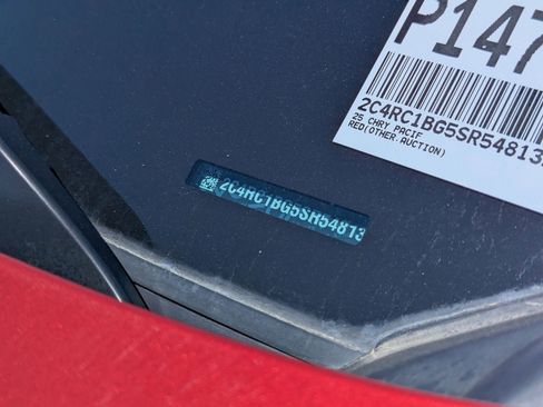 Used 2025 Chrysler Pacifica Select FWD image 6