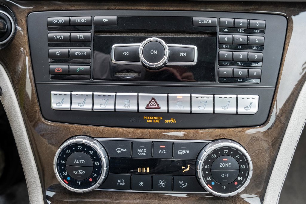 Used 2013 Mercedes-Benz SL 550 w/ Premium Pkg image 18