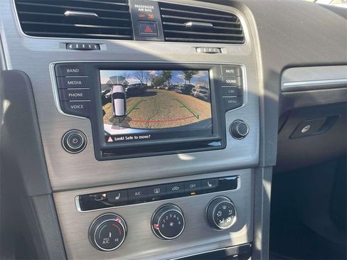 Used 2016 Volkswagen Golf SE w/ Lighting Package image 26