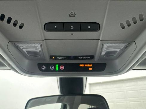 Used 2018 Chevrolet Equinox LT FWD image 20