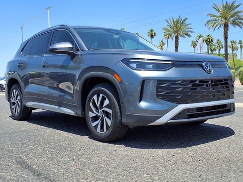 New 2026 Volkswagen Tiguan S FWD image 1