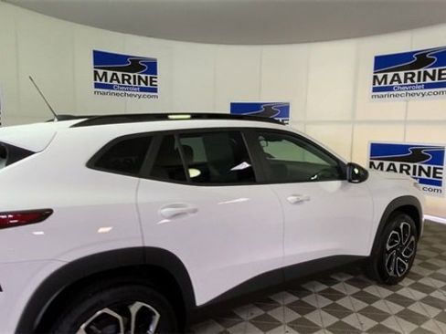 Certified 2026 Chevrolet Trax RS image 2