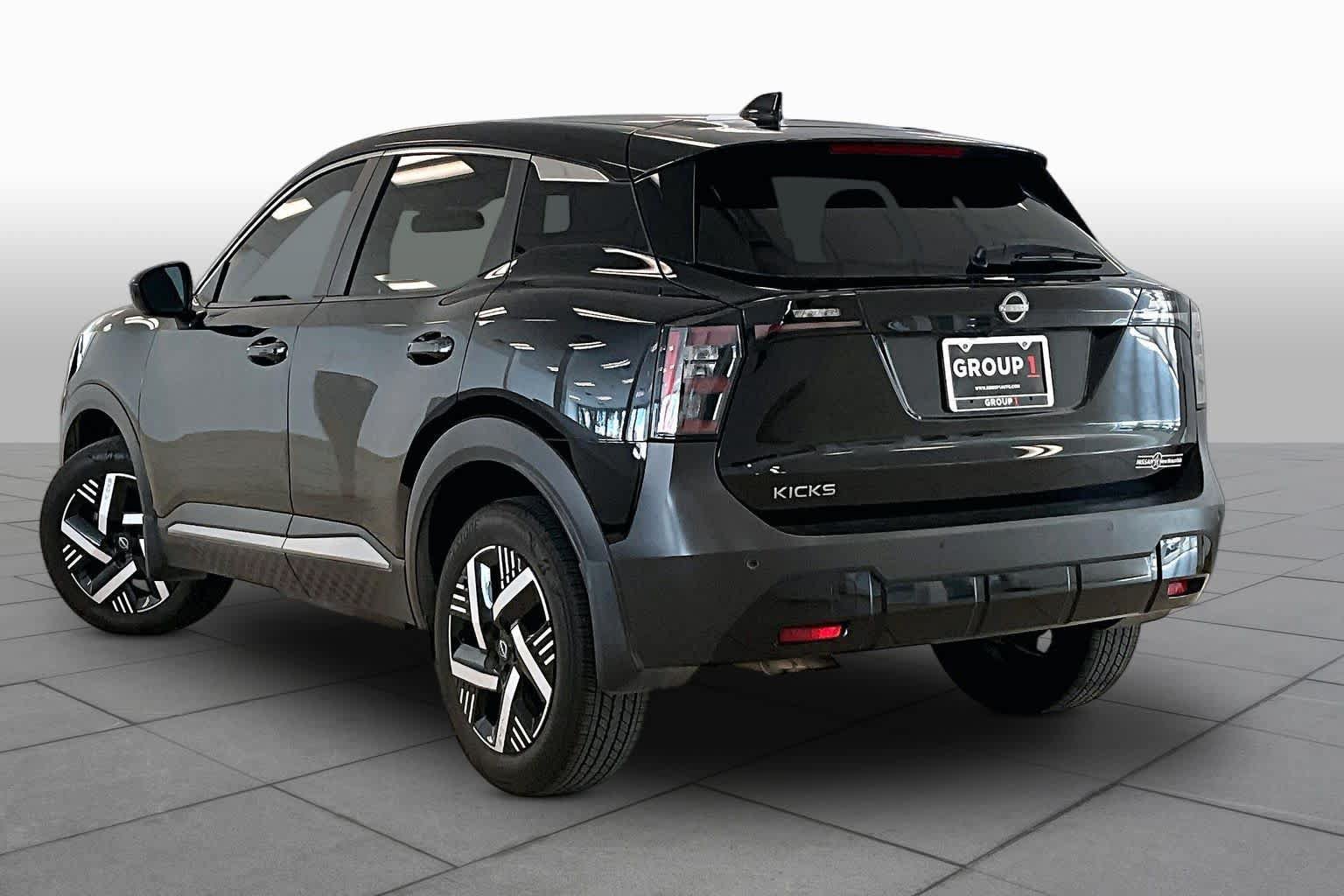 Used 2025 Nissan Kicks SV FWD image 10