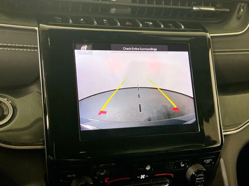 Used 2022 Jeep Grand Cherokee Laredo w/ Luxury Tech Group I image 13