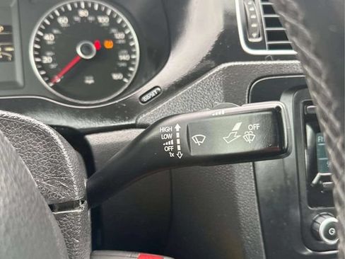 Used 2013 Volkswagen Jetta SE FWD image 23