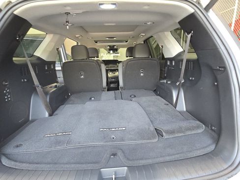Used 2024 Hyundai Palisade Limited FWD image 13