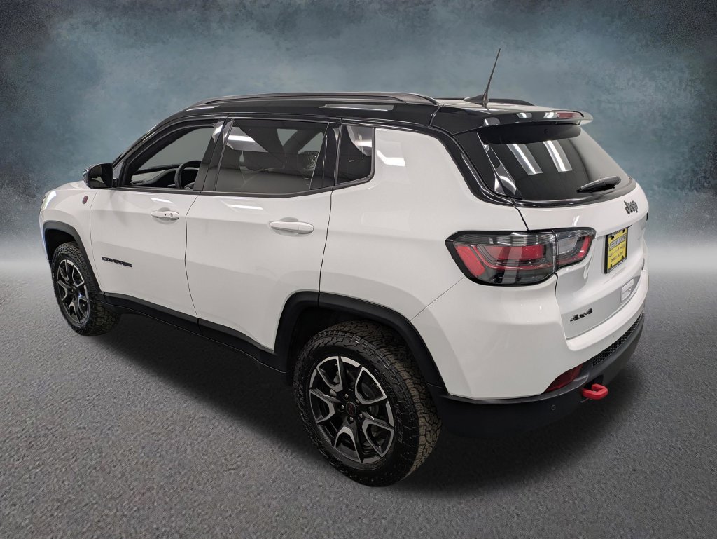 Used 2025 Jeep Compass Trailhawk w/ Trailhawk Elite Group AWD/4WD image 6