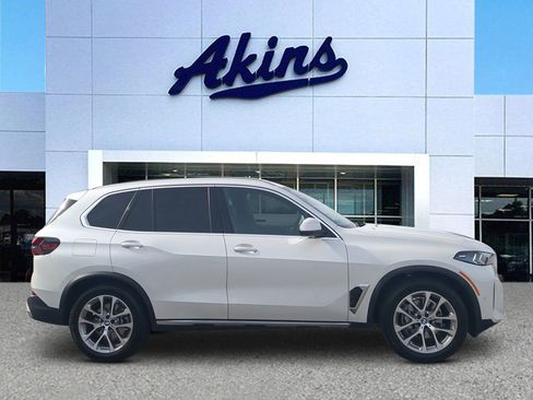 Used 2024 BMW X5 sDrive40i w/ Premium Package image 1