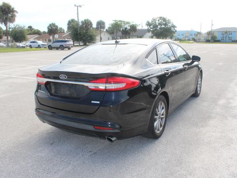 Used 2017 Ford Fusion SE FWD image 25