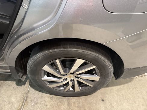 Used 2023 Chevrolet Equinox Premier image 10