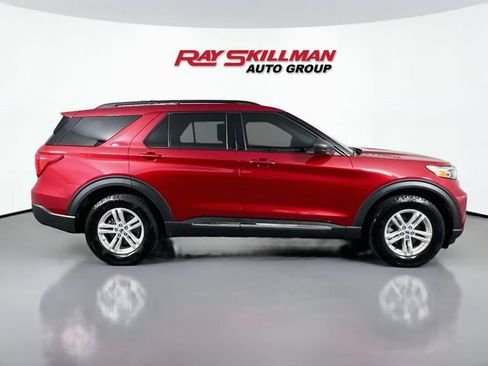 Used 2022 Ford Explorer XLT w/ Equipment Group 202A AWD/4WD image 8