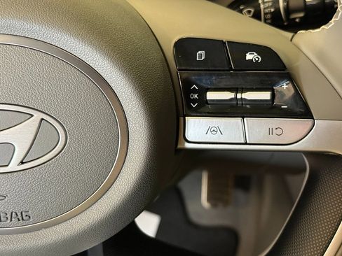 Used 2025 Hyundai Elantra Sport image 11