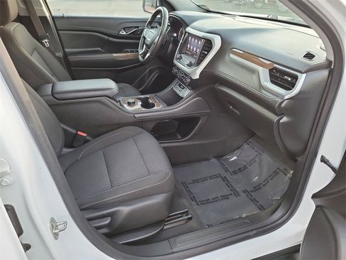 Used 2023 GMC Acadia SLE image 15