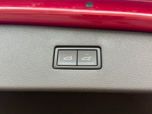 Used 2018 Volkswagen Tiguan SEL Premium image 17