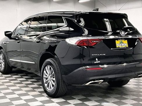Used 2023 Buick Enclave Essence image 2