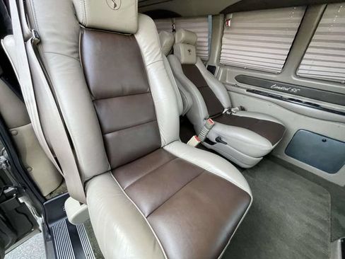 Used 2015 Chevrolet Express 2500 Extended RWD image 12