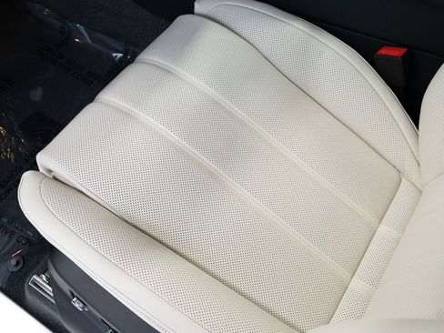 New 2025 Bentley Bentayga V8 image 19