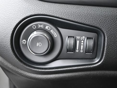 Used 2022 Jeep Renegade Trailhawk w/ Sun/Sound Group AWD/4WD image 10