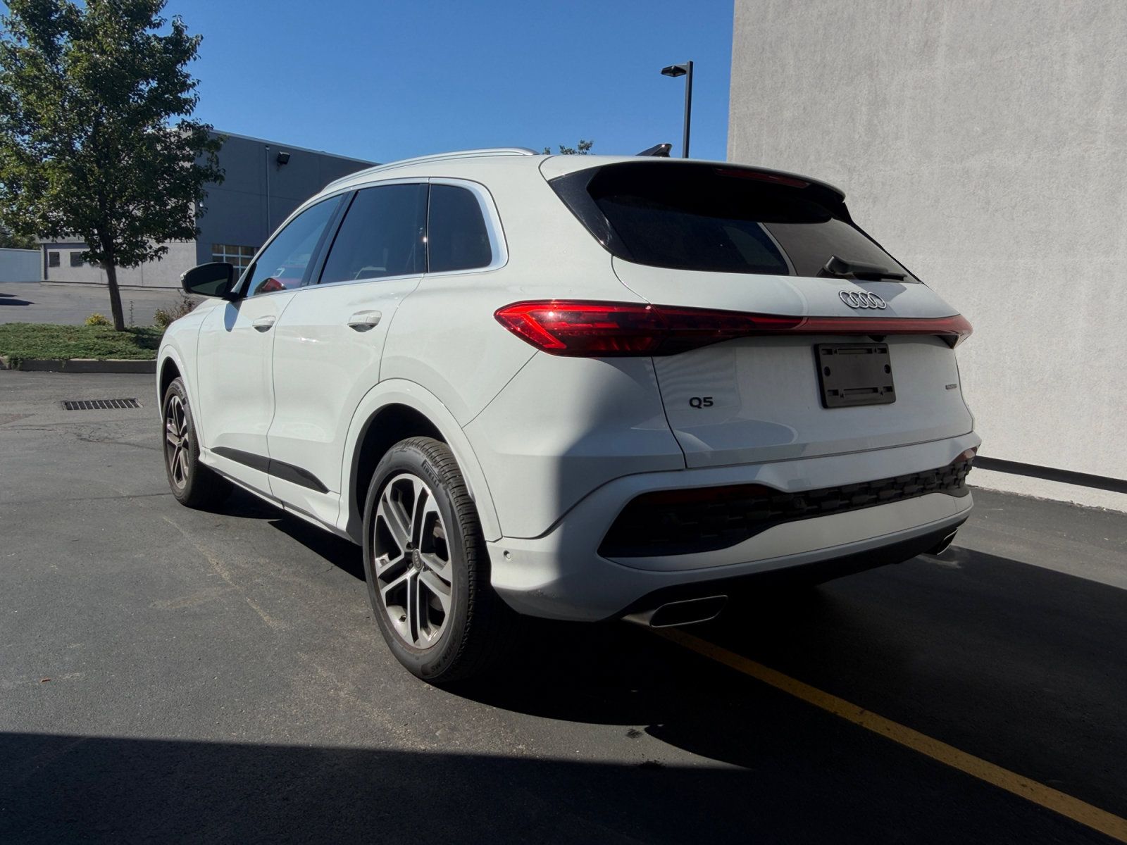 Used 2025 Audi Q5 Premium Plus w/ Premium Plus AWD/4WD image 3
