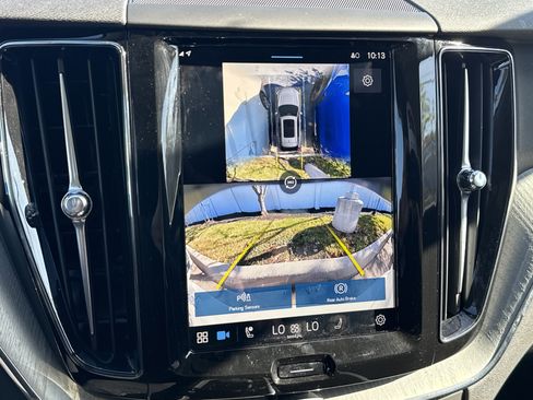 Used 2025 Volvo XC60 B5 Plus image 25