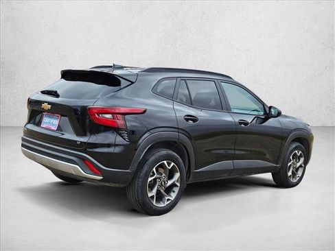 Used 2025 Chevrolet Trax LT image 5