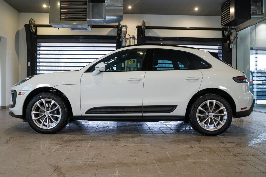 Certified 2026 Porsche Macan AWD/4WD image 2