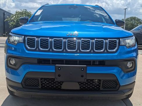 Used 2024 Jeep Compass Latitude AWD/4WD image 3